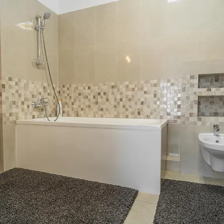 Cozy Near Victoriei Square - Berzei Apartment