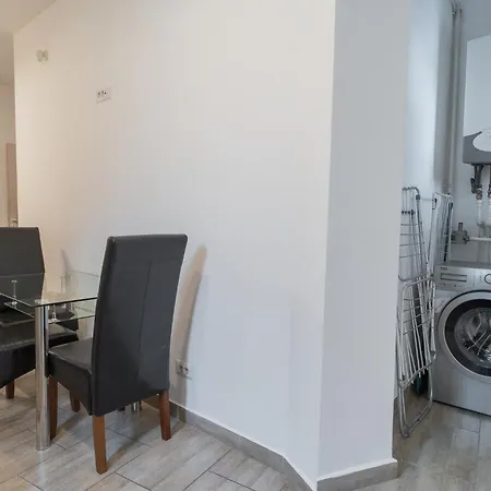 Cozy Near Victoriei Square - Berzei *