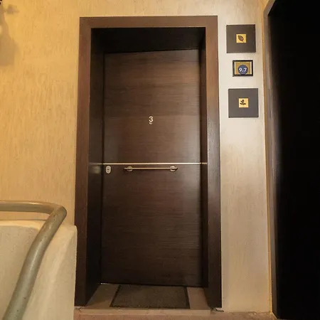 Cozy Near Victoriei Square - Berzei Apartment
