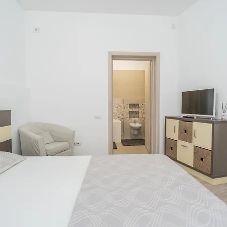 Cozy Near Victoriei Square - Berzei Apartment Bucharest