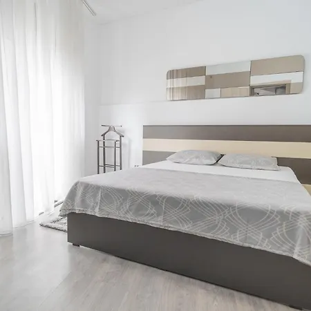 Cozy Near Victoriei Square - Berzei Apartment *