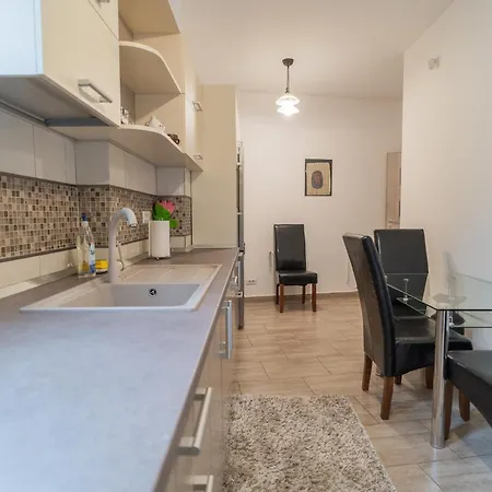 Cozy Near Victoriei Square - Berzei アパート *