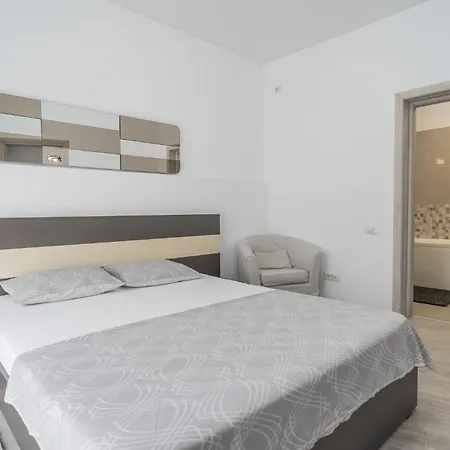 Cozy Near Victoriei Square - Berzei Lägenhet Bukarest